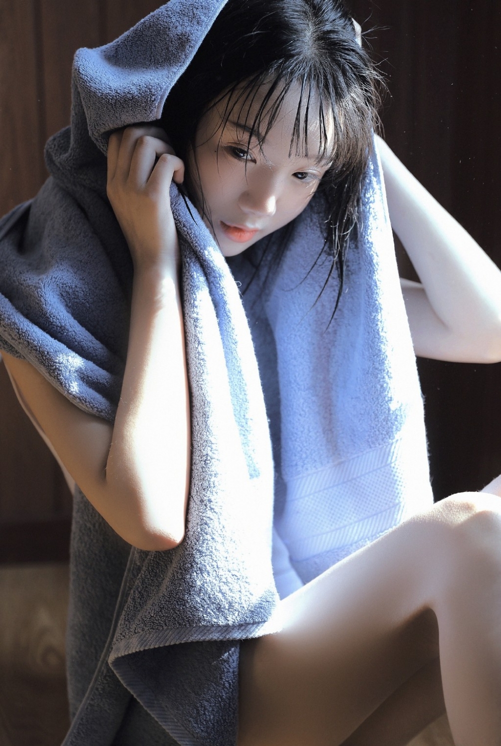 体操服美女性感纤柔美背光影系人像写真拍摄 