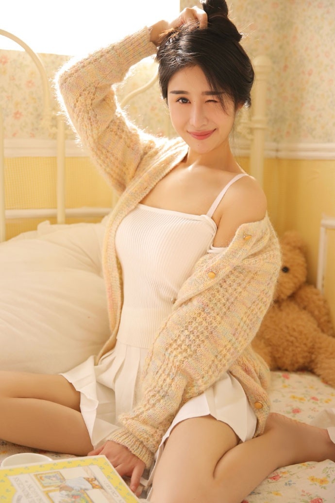 亚洲性感少妇吊带美乳私房写真图片 