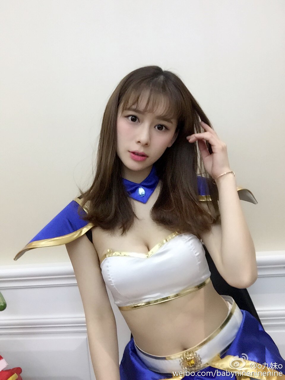 90后女模特陈思佳Emily展览会私拍图片 