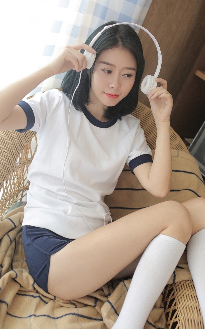 美女模特王睿空姐制服写真美胸诱人 