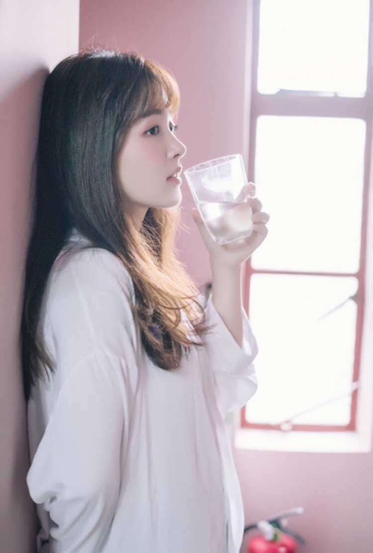 宅男女神私房酥胸长裙小清新少女写真 