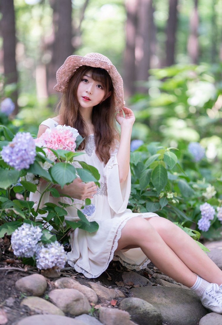 美女高橋菜菜子私房性感写真翘臀迷人 