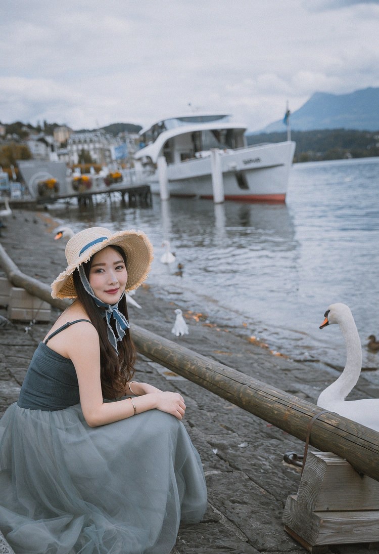 美女模特周琰琳空姐制服写真性感迷人 