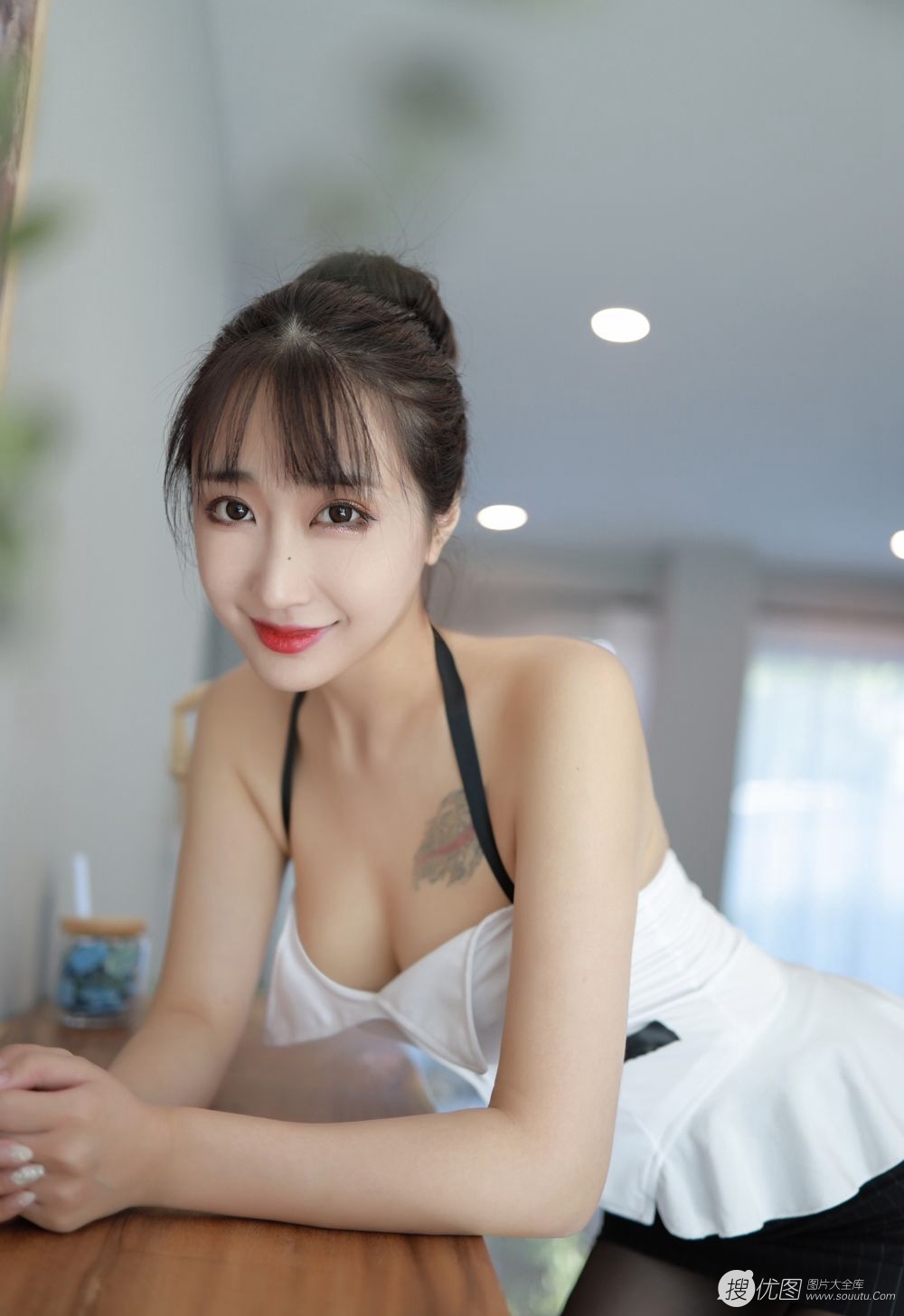 网红美女林子欣性感纹身黑丝吊带私房写真 