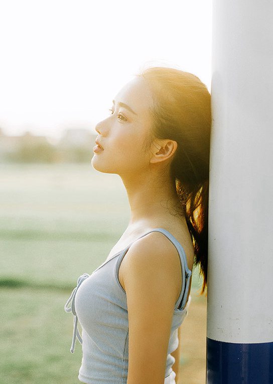 漂亮女模特妲己花瓣浴室性感写真图片 