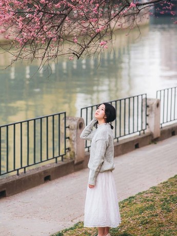 克拉女神妮子白色丁字裤美臀性感诱惑写真图片 