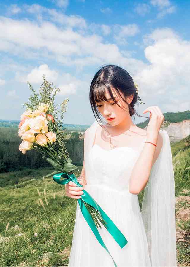 175湿发超模美女翘臀性感比基尼写真 