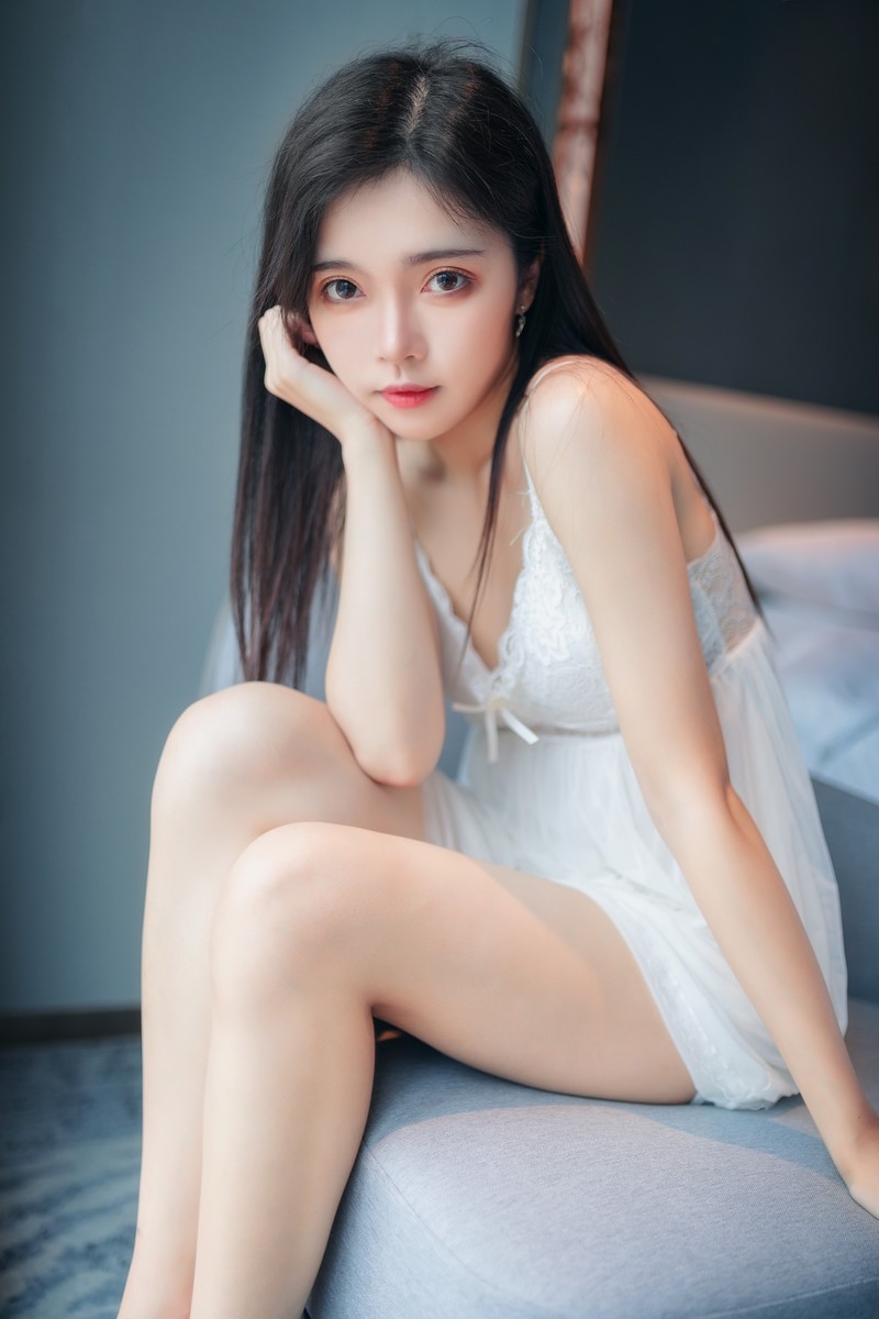 床上美女少妇蕾丝睡裙性感写真 