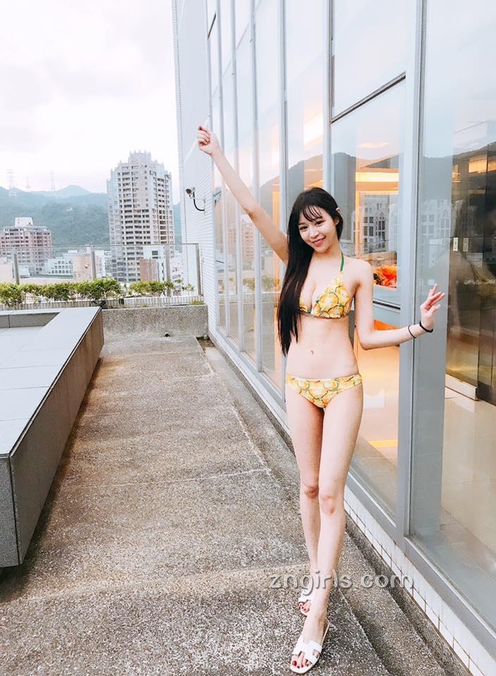 台湾美女Lena莉娜内衣私房照性感诱人 