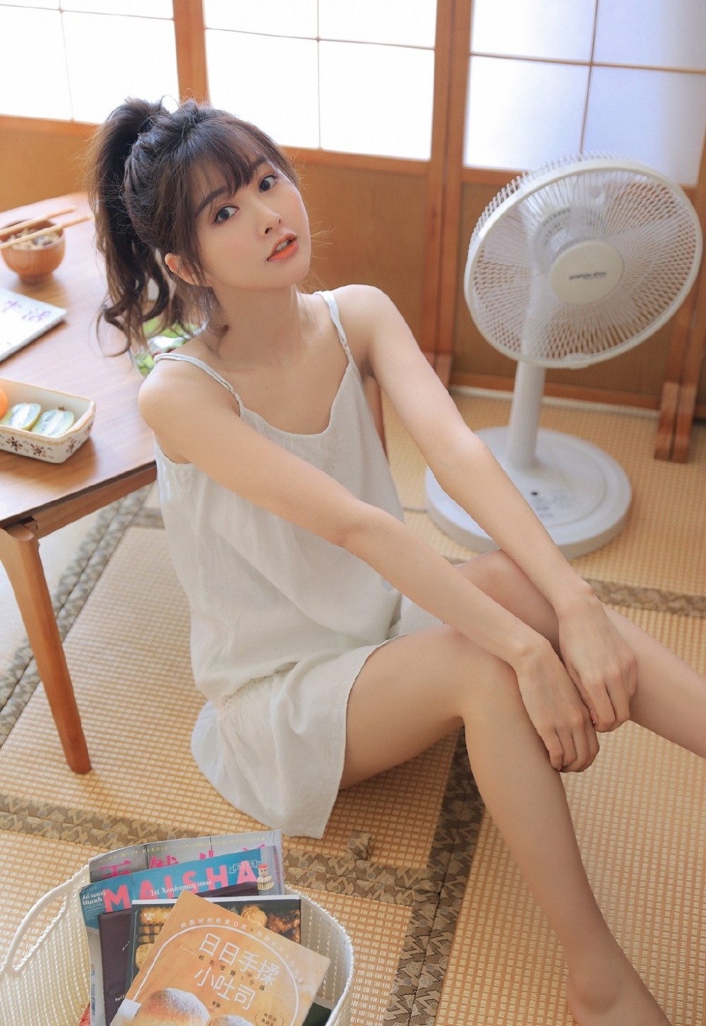 性感美女清凉夏日居家艺术写真 