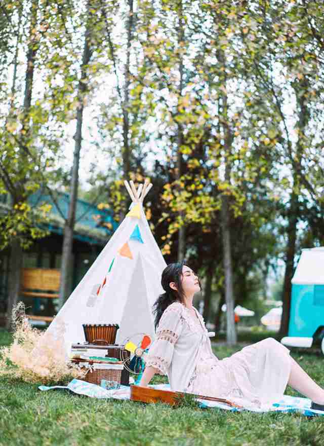 美艳大学生美女酒店厕所写真高清图片 