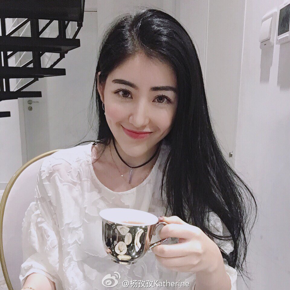 气质型美女杨甜甜微博私拍写真图片 