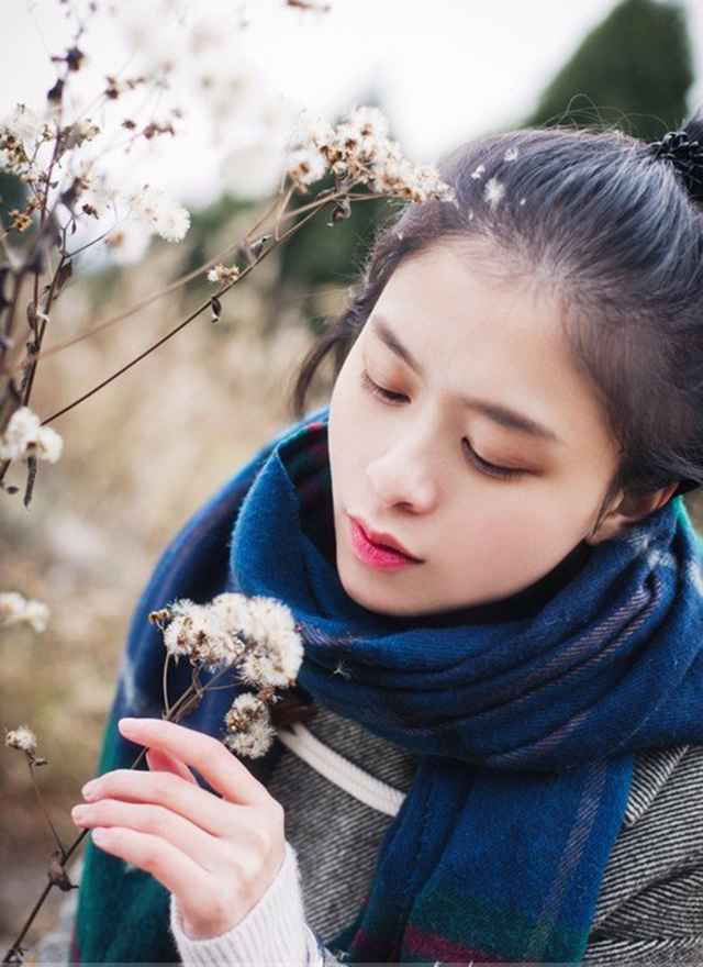 真空美女牛仔背带裤性感酥胸写真 