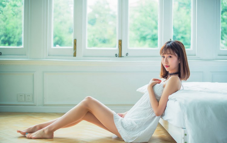 90后性感美妞爱丽莎美艳诱惑私房照 