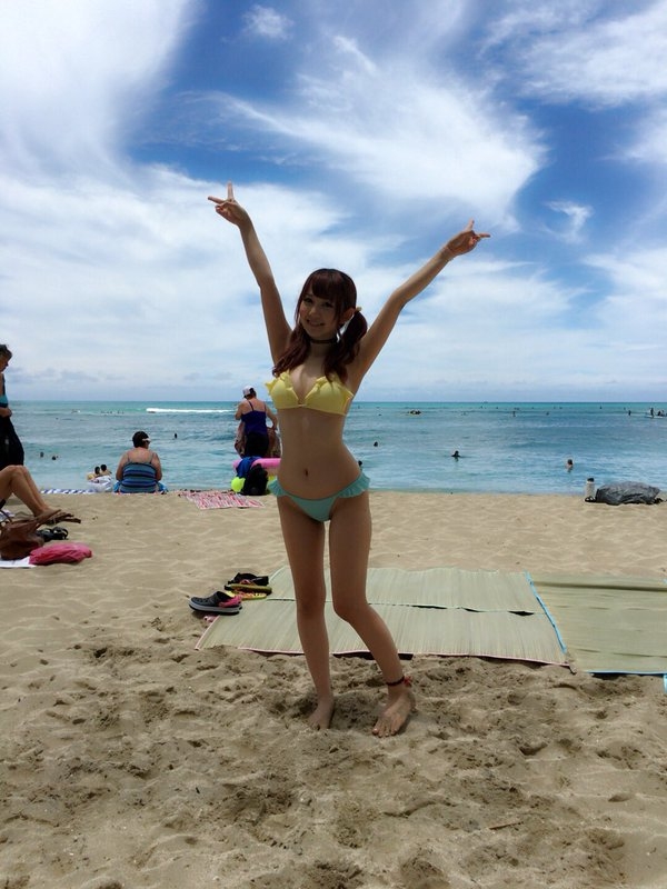 日本美女秋田知里自拍写真美胸诱惑 