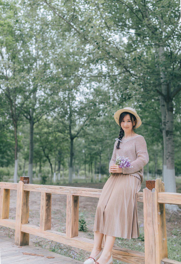 尤果网女神方子萱吊带性感写真 