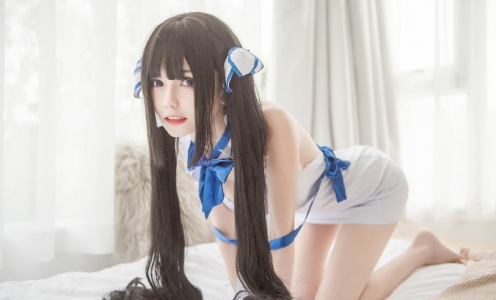 白皙美女赫斯缇亚cosplay写真 