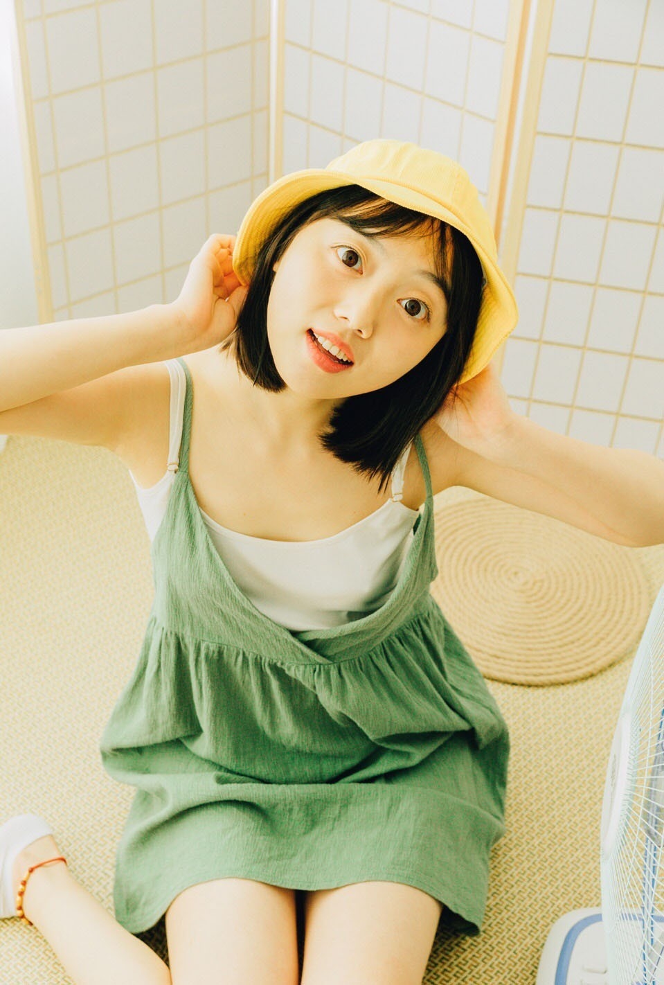 日本美少女搞怪小机灵性感居家生活艺术写真