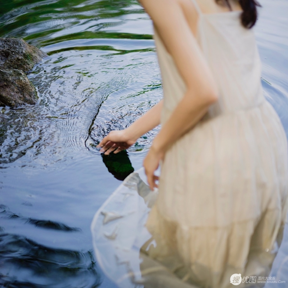 极品美女山野间湿身诱惑唯美写真图片 