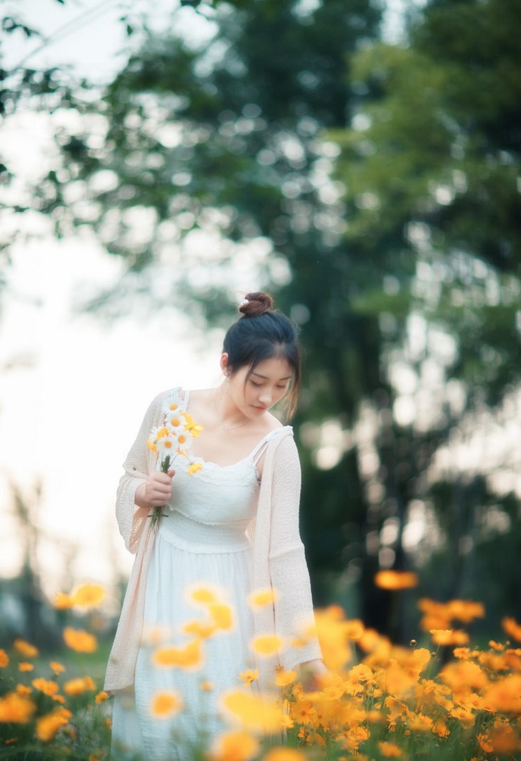 女神模特孟思雨性感内衣写真身姿迷人 