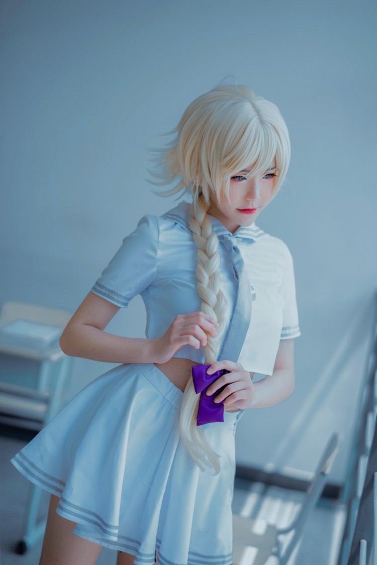 性感金发红唇美女蓝色丝袜制服cosplay写真 