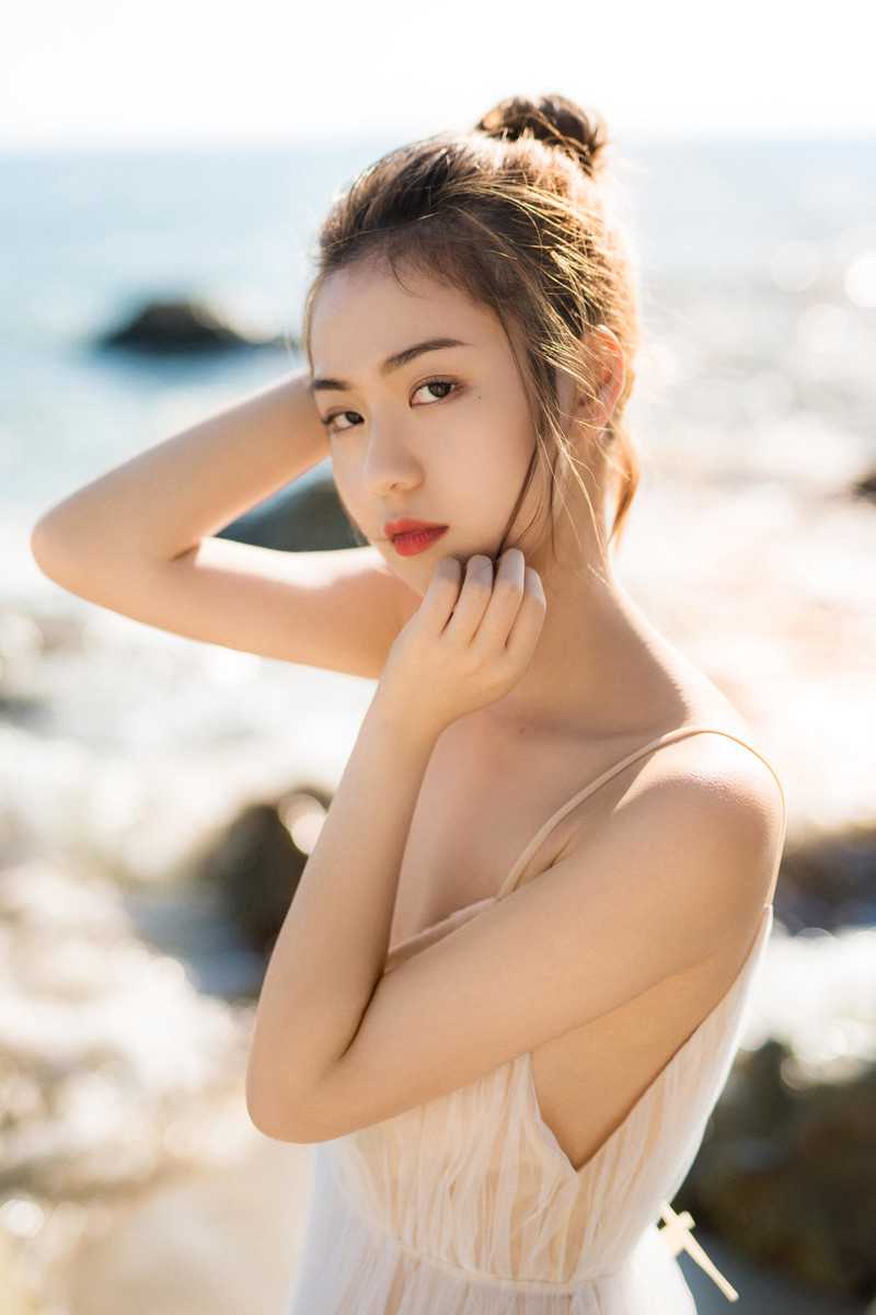 大胸脯美女SukkiQ性感私房照图片 