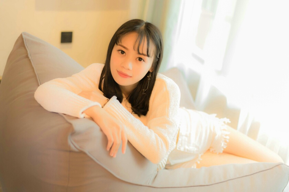 长发美妇性感美胸私房写真 