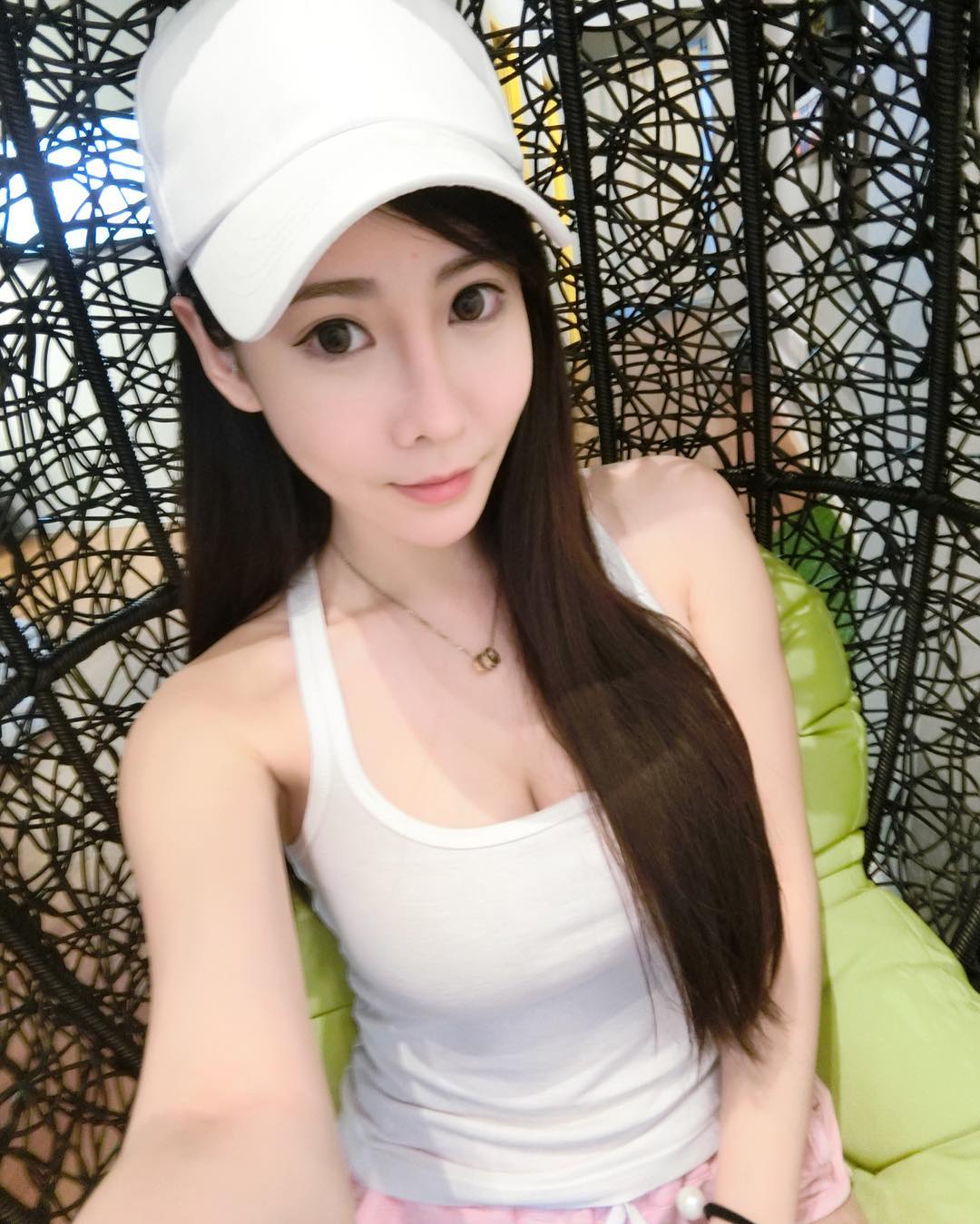 性感模特儿Melody Low爆乳诱惑写真图片 