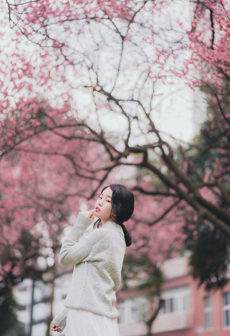 御姐型美女吉祥祥私房性感写真图片 