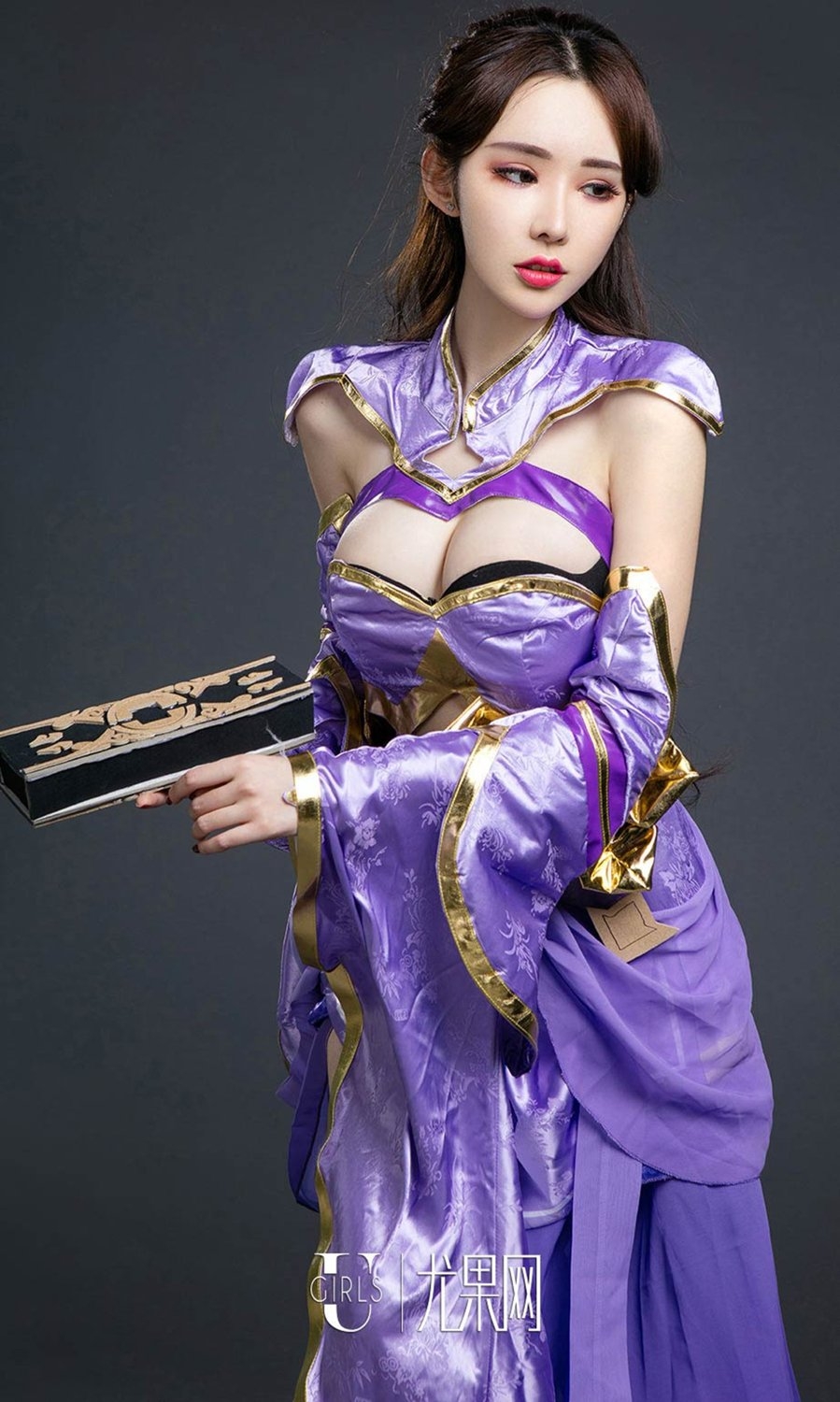 性感美女萌琪琪cosplay写真酥胸诱人 