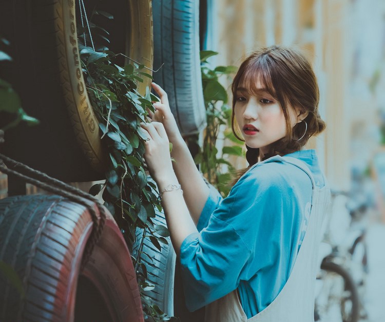 女神模特孟思雨性感内衣写真身姿迷人 