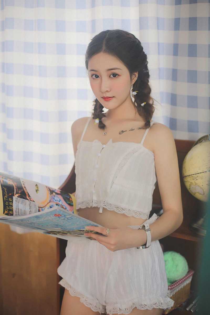 90后小美女白熙萌性感诱惑私房照 