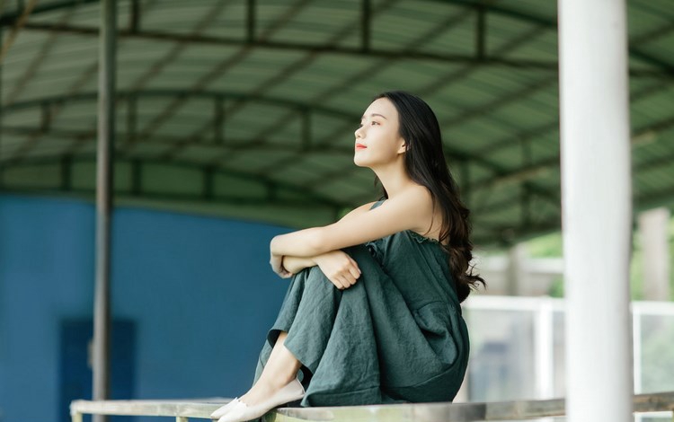 性感美女馨怡蕾丝睡衣写真诱惑十足 