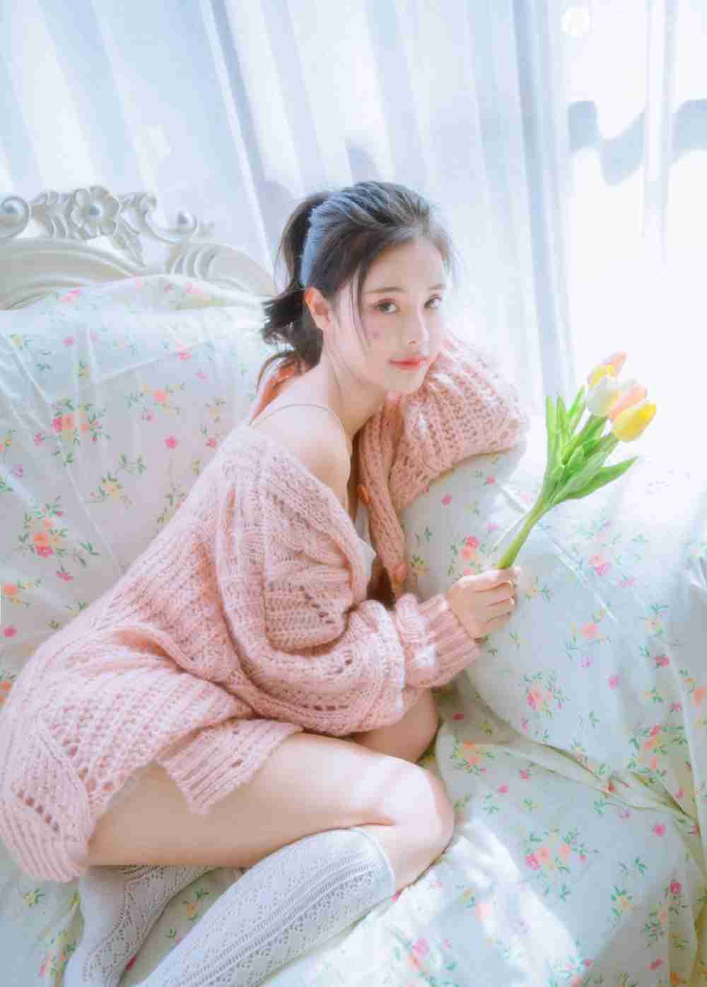 头条女神李菲儿连体泳装性感写真 