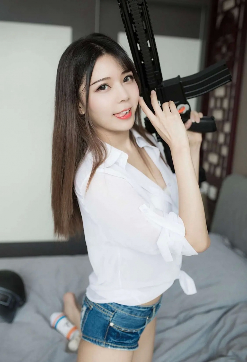 尤果网美女王林私房性感写真酥胸诱人 