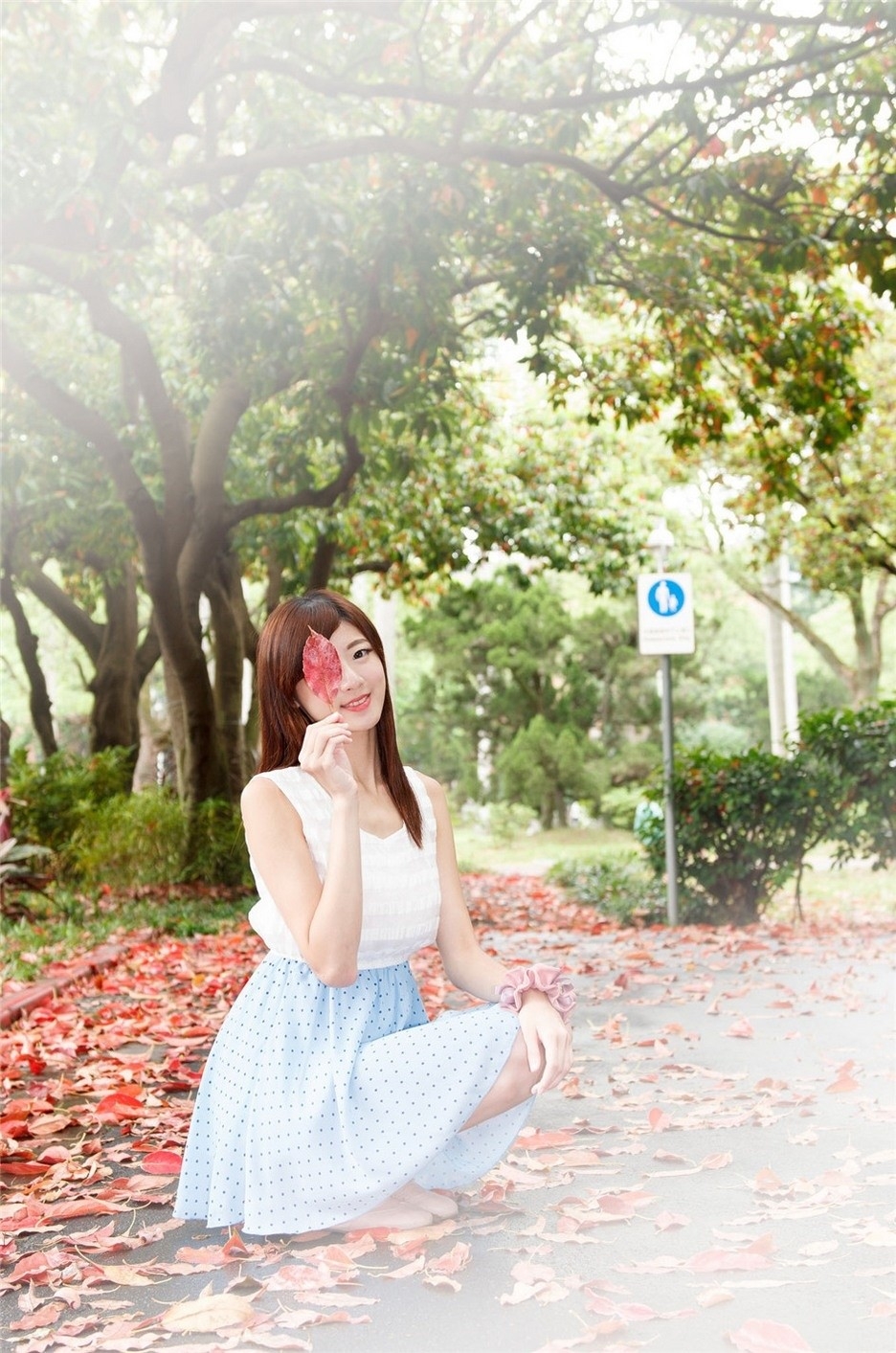 美女模特岑雨桥翘臀私房性感写真 