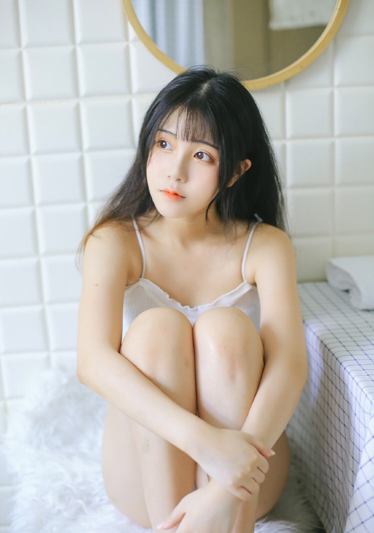 性感甜美网红美女Joean夜夜浴室私房写真 