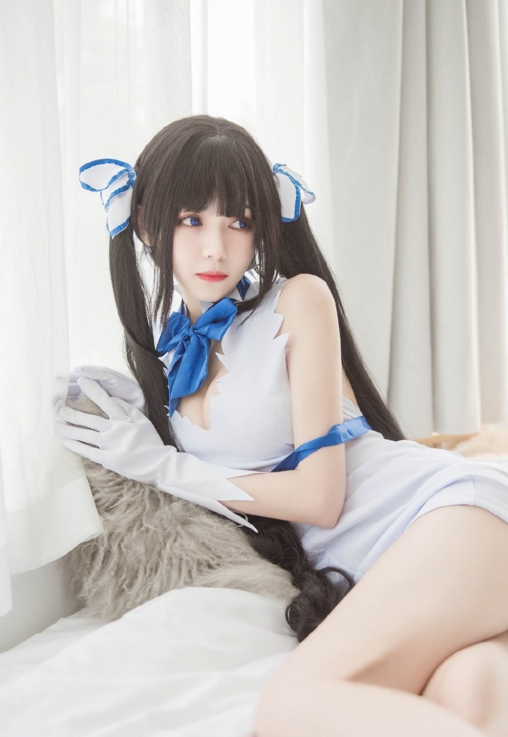 白皙美女赫斯缇亚cosplay写真 