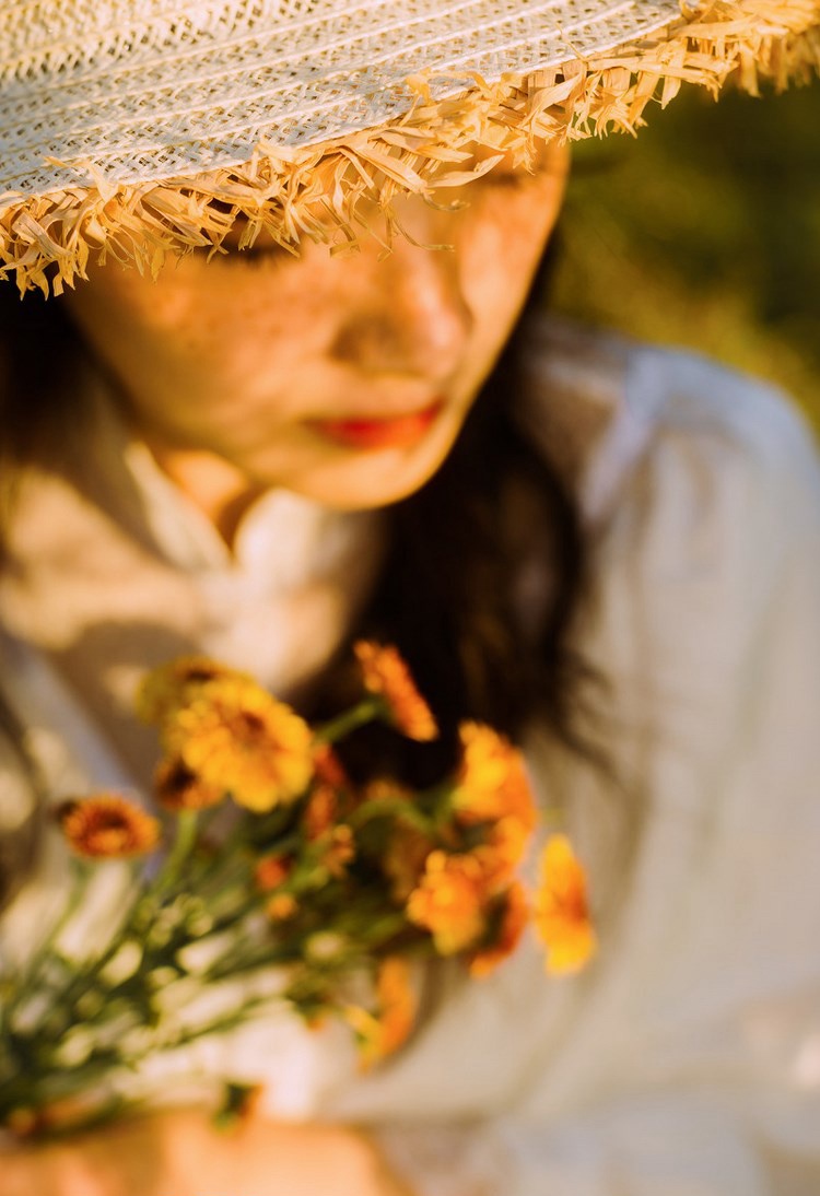 波萝社美女王语纯性感泳装写真丰满诱人 