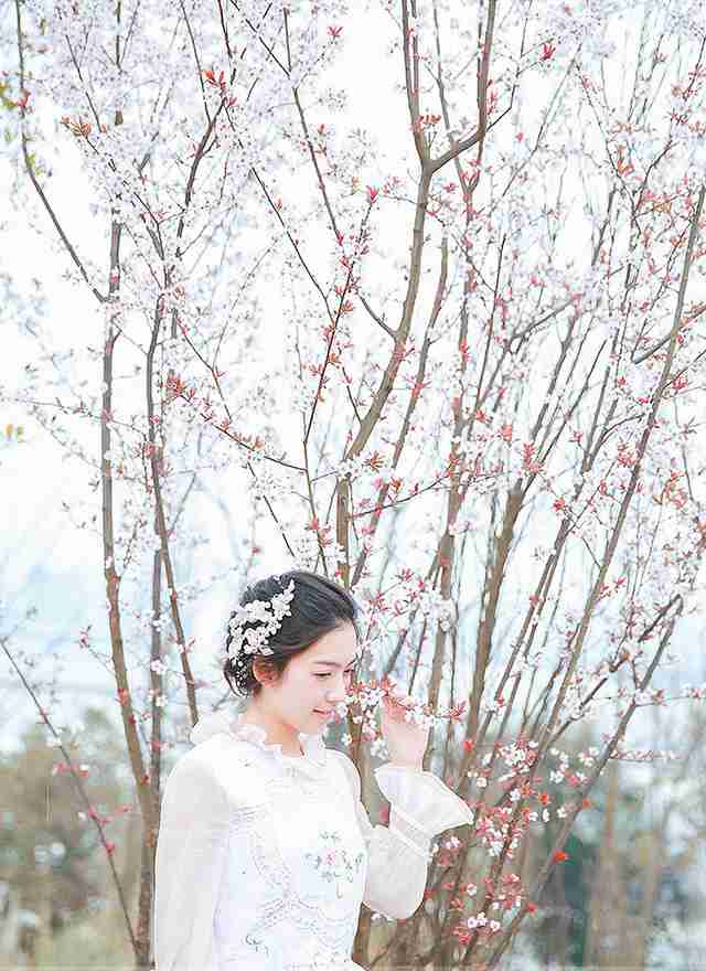 克拉女神小鹿吊带裙美腿浴室性感写真 