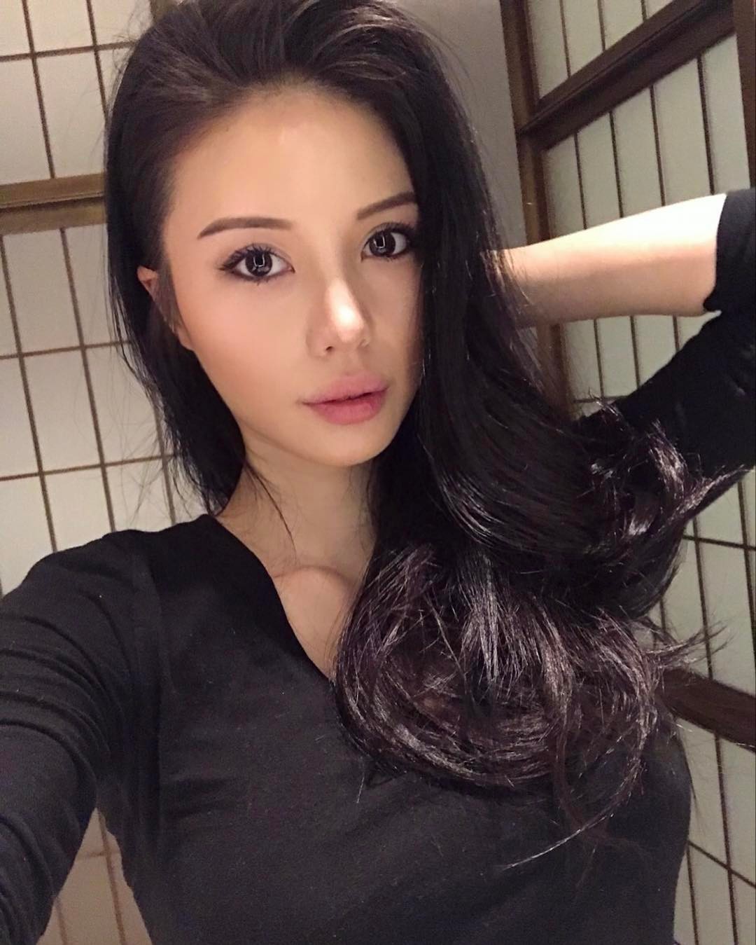 豪放型美女Emibabyxo性感私拍照图片 