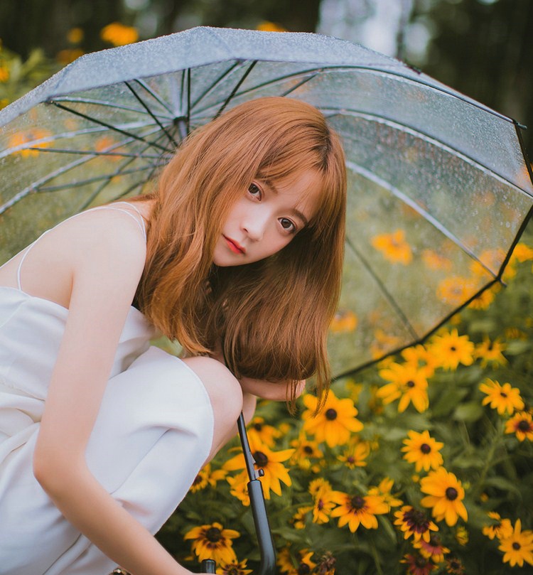 克拉女神含嫣私房内衣美乳丰韵美腿写真 