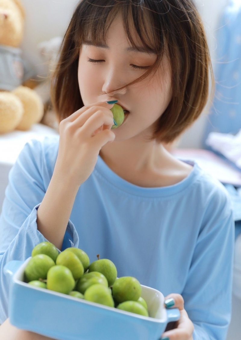 大胸人体艺术美女夏玲蔓情趣内衣写真 