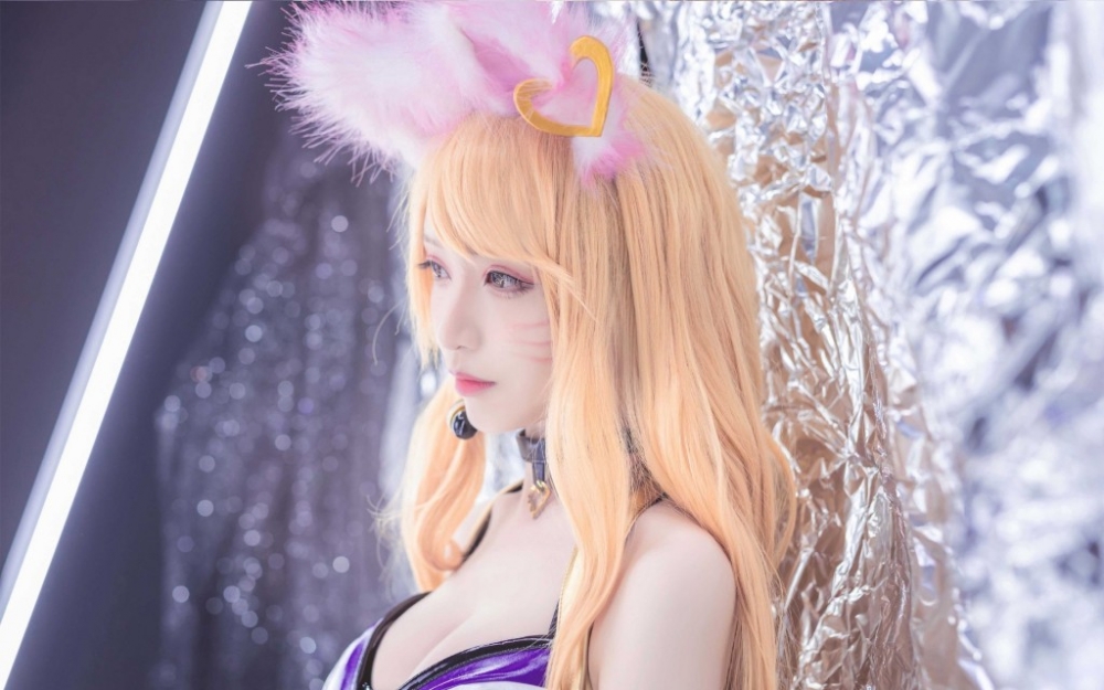 巨乳童颜美女cosplay英雄联盟lol阿狸大胆艺术照 