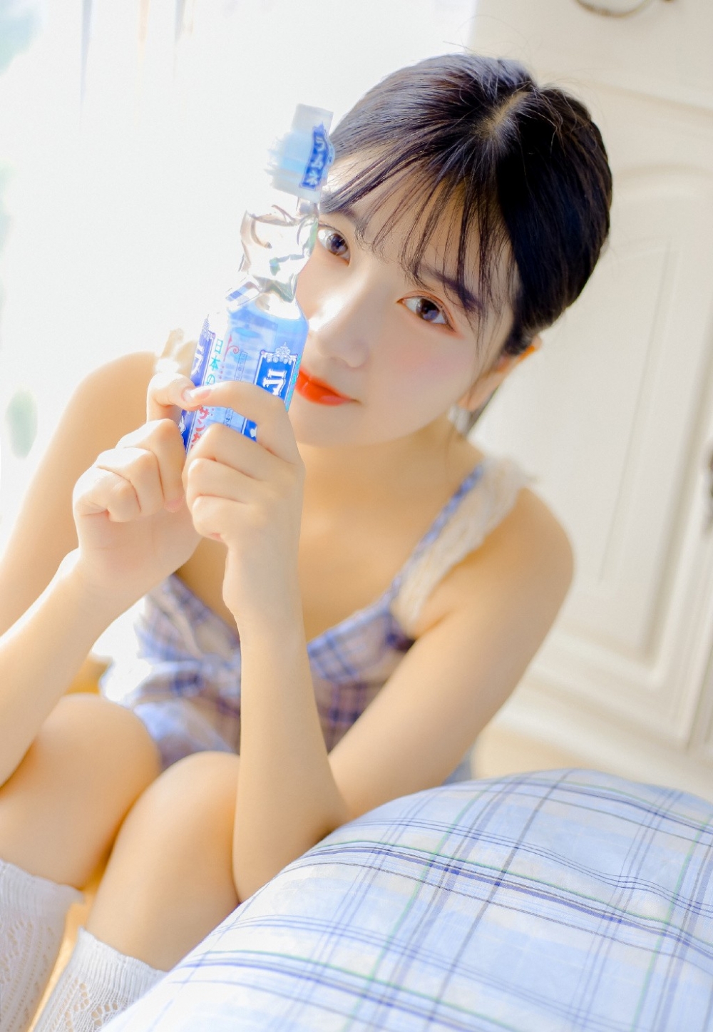 氧气少女丝袜美腿吊带美乳性感写真 