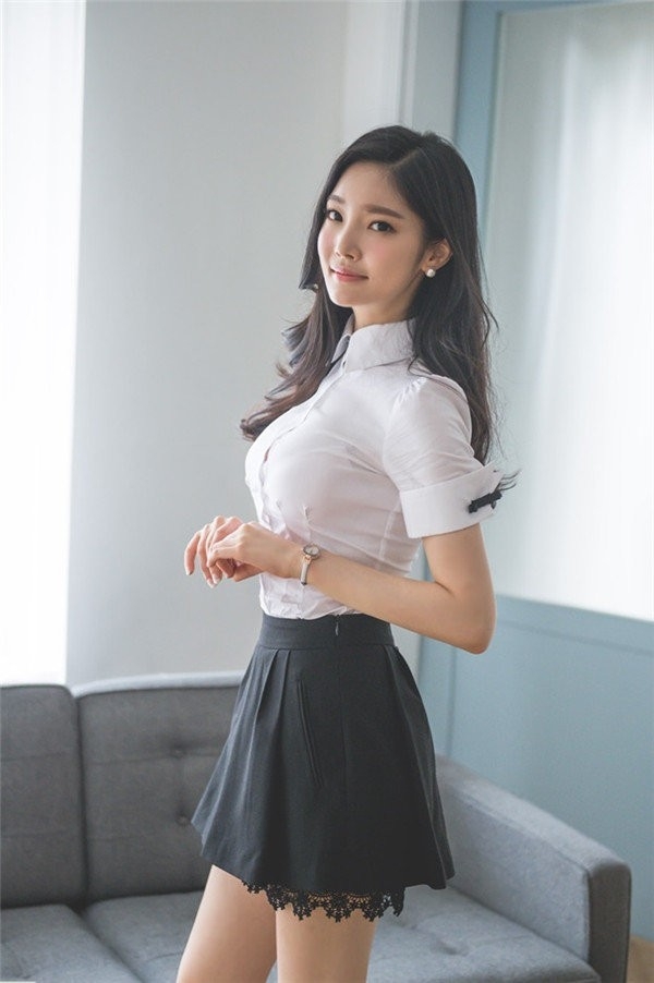 职业美女杨紫嫣Cynthia丝袜高跟制服诱惑写真 