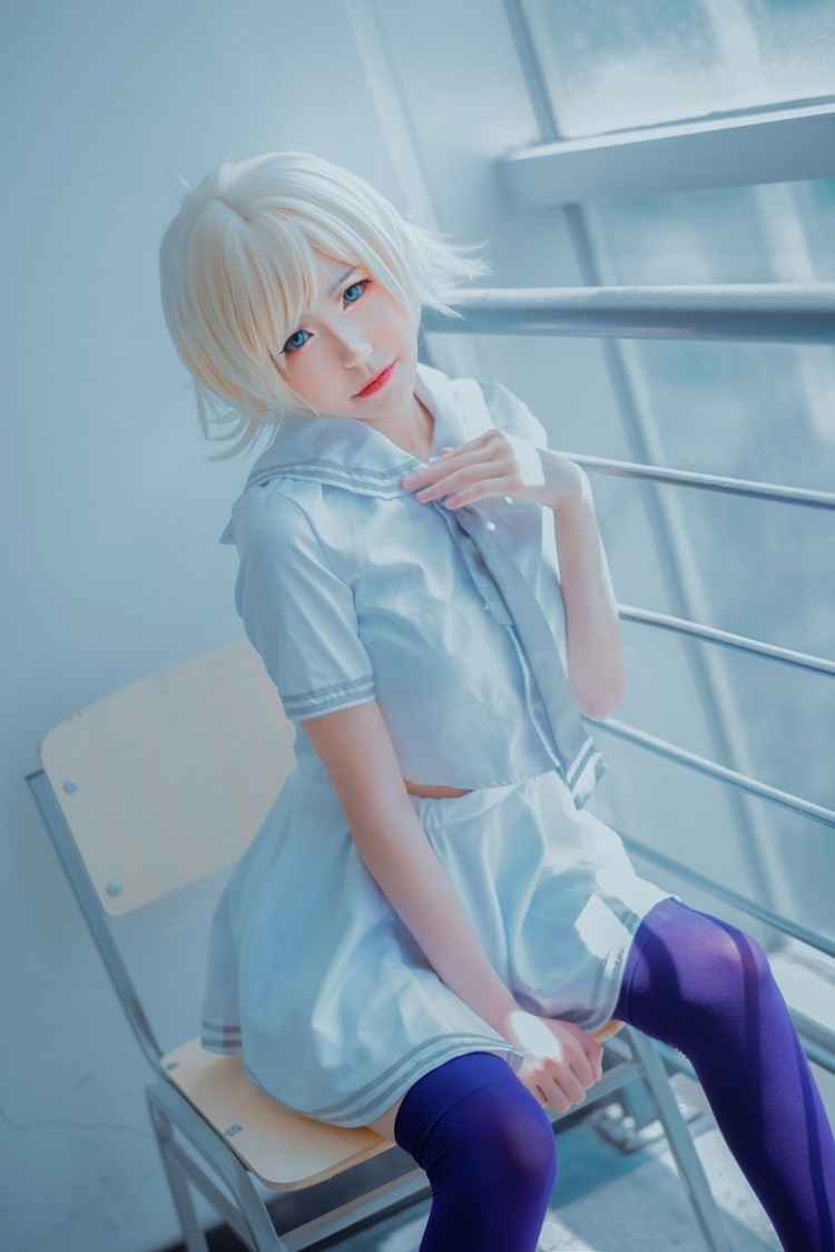 性感金发红唇美女蓝色丝袜制服cosplay写真 