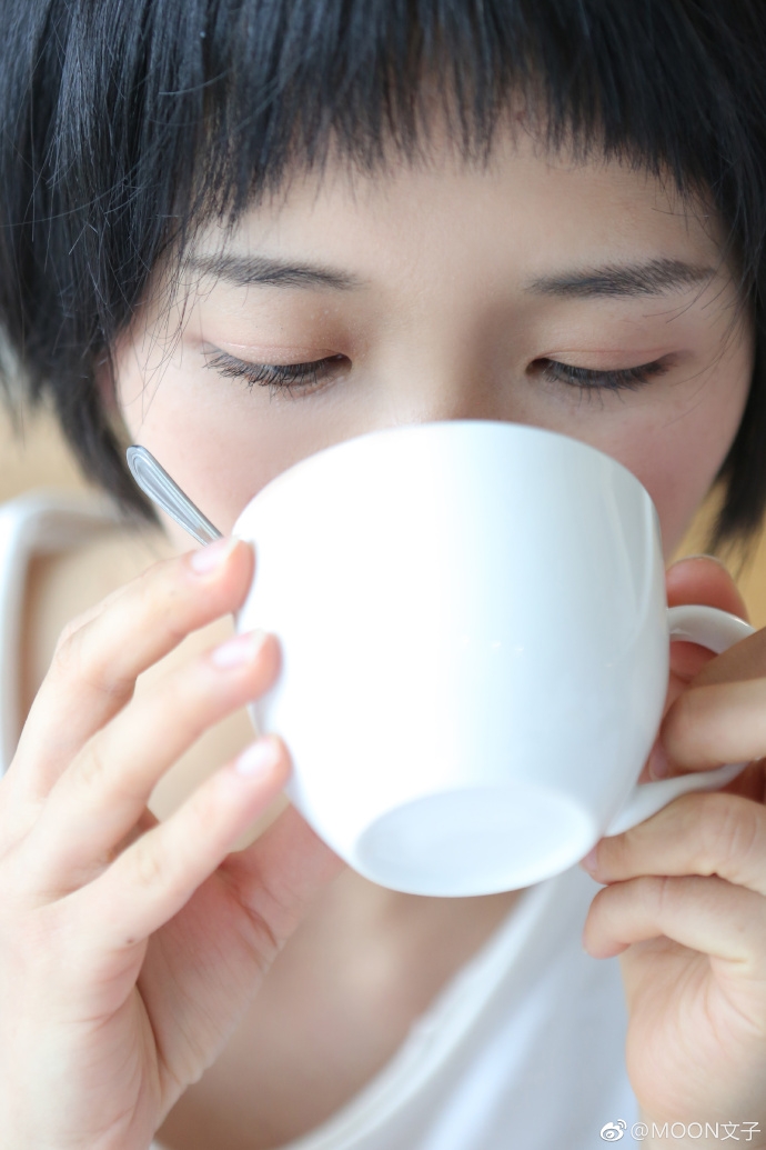 日本盐系短发清纯美女阳光户外小清新氧气写真 