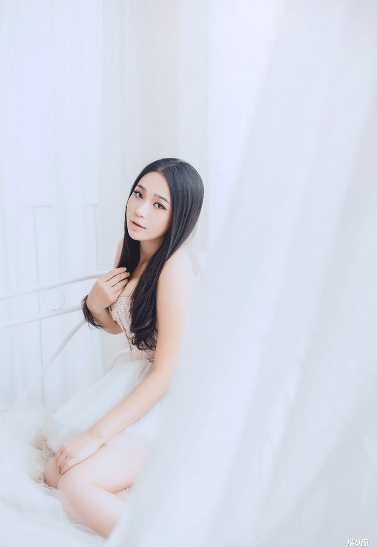 粉红兔女郎金美熙性感私房写真 