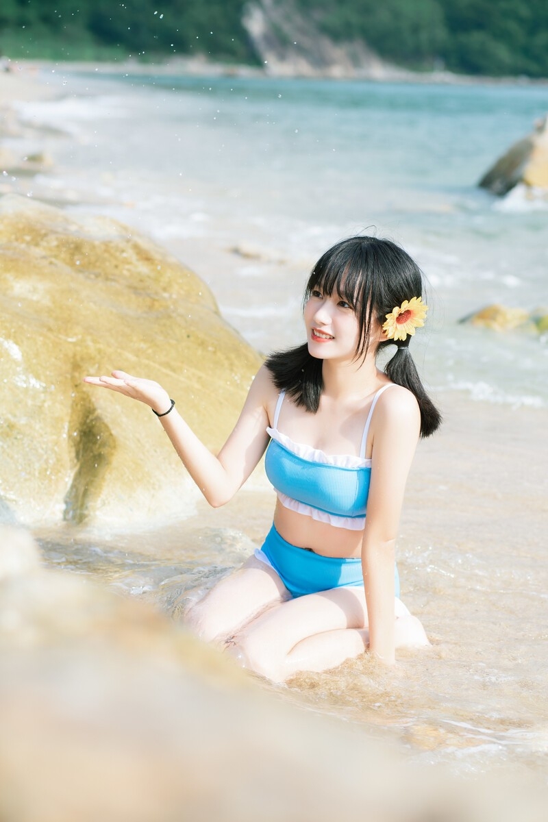 比基尼双马尾美少女唯美海边沙滩纯欲风写真 